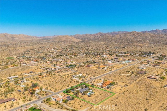 9124 Joshua Lane, Yucca Valley CA: https://media.crmls.org/medias/01acf199-00f5-411f-9342-fc42d7c42758.jpg