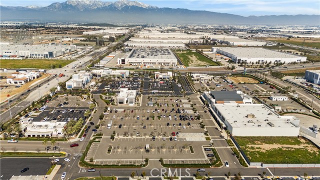 4253 S Heather Privado, Ontario CA: https://media.crmls.org/medias/01ad154f-37bb-4b34-8f7c-7e7c195a05a3.jpg