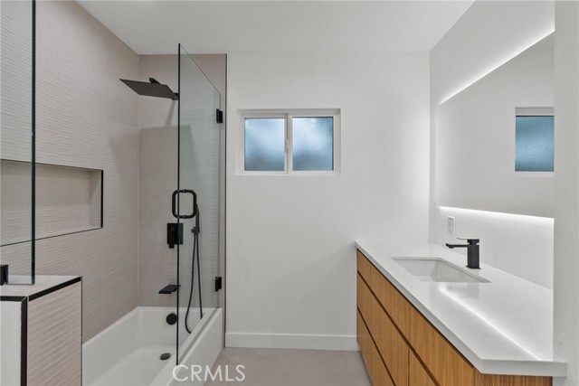 Detail Gallery Image 15 of 38 For 5730 Stansbury Ave, Van Nuys,  CA 91401 - 3 Beds | 2 Baths