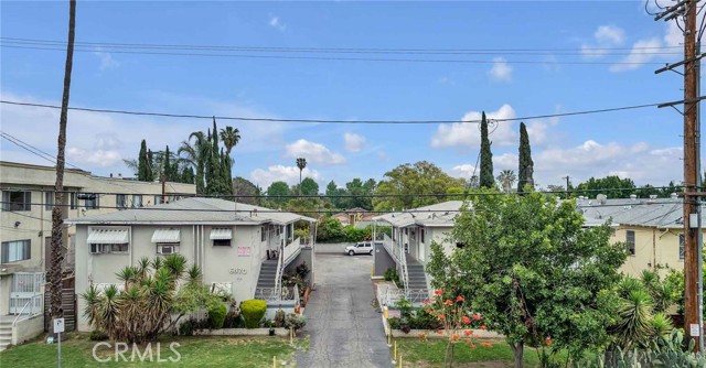 6862 Hazeltine Avenue, Van Nuys CA: https://media.crmls.org/medias/01ad33b3-0b8a-4adc-a66a-a49ed490ea7f.jpg