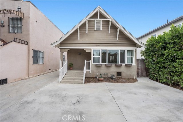 Detail Gallery Image 1 of 21 For 1781 W 25th St, Los Angeles,  CA 90018 - 3 Beds | 2 Baths