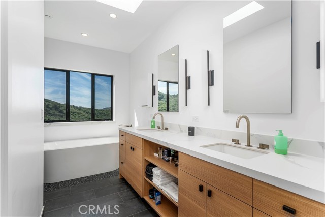 Detail Gallery Image 19 of 42 For 717 Latigo Canyon Rd, Malibu,  CA 90265 - 3 Beds | 3 Baths