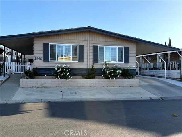 Detail Gallery Image 1 of 5 For 1440 Ridgemont Way, Corona,  CA 92880 - 2 Beds | 2 Baths
