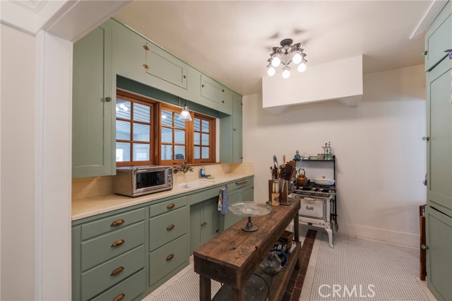 1120 W Chestnut Street, Anaheim CA: https://media.crmls.org/medias/01b099a9-c6e6-4ed2-8dc5-136f0845d9ac.jpg