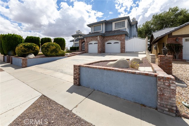 Detail Gallery Image 2 of 58 For 13259 Country Club, Victorville,  CA 92395 - 4 Beds | 3 Baths