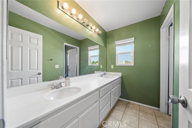 35579 Denver Circle, Winchester CA: https://media.crmls.org/medias/01b1c7fd-5cd7-4c4d-94cd-96c3a88742a9.jpg