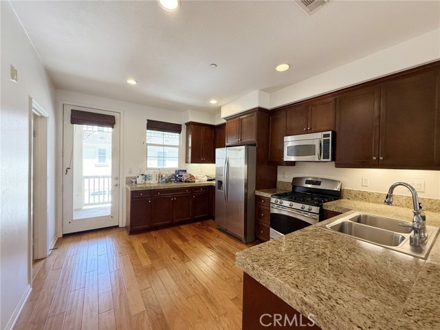 424 Silk Tree, Irvine CA: https://media.crmls.org/medias/01b23af8-53f5-445b-8b8d-7454db62e933.jpg
