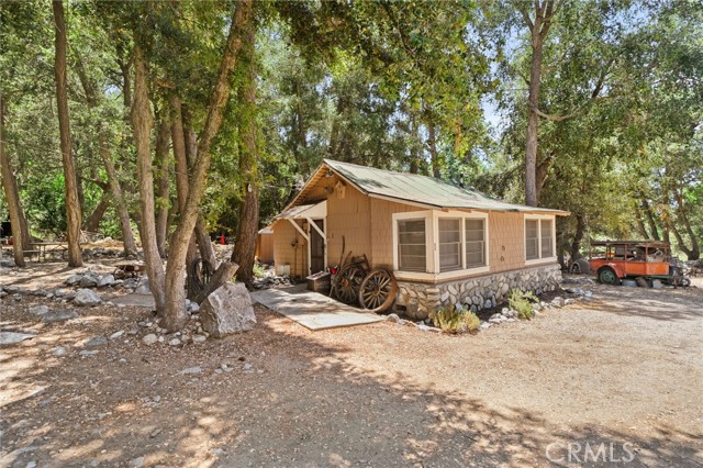 Detail Gallery Image 11 of 37 For 501 S Mountain Ave, Mt Baldy,  CA 91759 - 8 Beds | 4 Baths