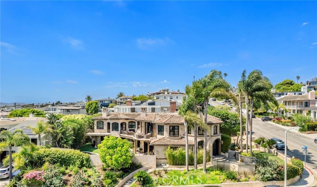 215 S Poinsettia Avenue, Manhattan Beach CA: https://media.crmls.org/medias/01b3a7e6-fafe-4621-8425-0506f3a002f9.jpg