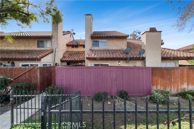 Detail Gallery Image 1 of 1 For 16605 Upland Ave #E,  Fontana,  CA 92335 - 3 Beds | 2/1 Baths