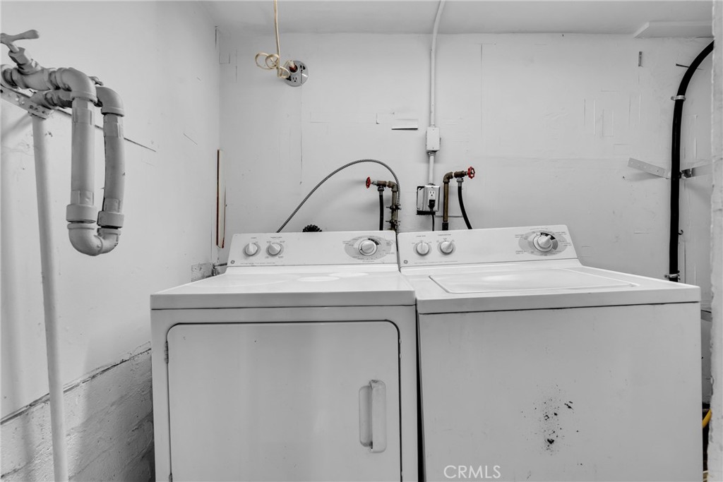 https://media.crmls.org/medias/01b5402b-d06b-4e51-accf-dd4c3b5d0a7c.jpg?preset=X-Large