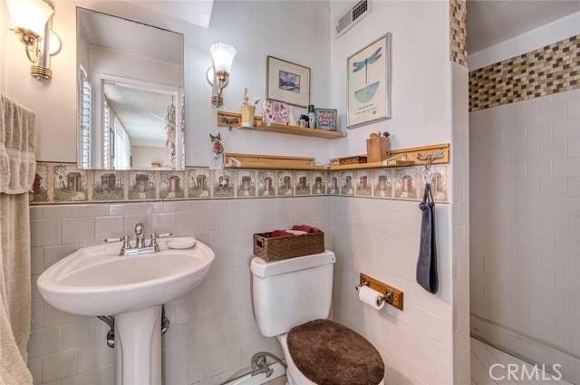 Detail Gallery Image 14 of 20 For 2661 W Chanticleer Road, Anaheim,  CA 92804 - 3 Beds | 2/1 Baths