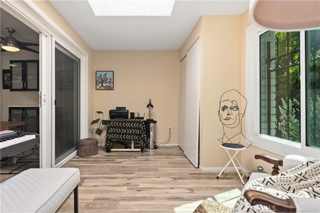 https://media.crmls.org/medias/01b5783c-3d84-4772-a324-11e3e8723fd6.jpg?preset=X-Large
