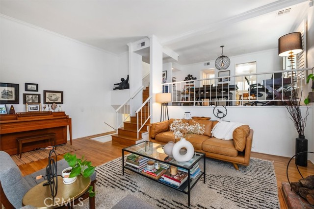 Detail Gallery Image 5 of 33 For 4185 Colfax Ave #D,  Studio City,  CA 91604 - 3 Beds | 3 Baths