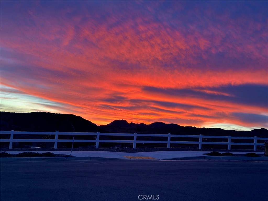https://media.crmls.org/medias/01b688d1-90f7-4d48-ad89-4b6c6c2e6dd1.jpg?preset=X-Large