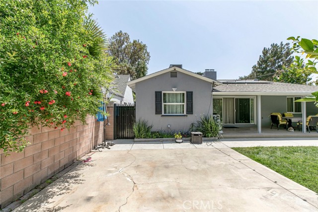 15409 Wyandotte Street, Van Nuys CA: https://media.crmls.org/medias/01b6a6e1-793f-45f1-93c3-c838aca4531e.jpg