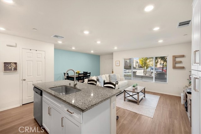 Detail Gallery Image 15 of 41 For 7155 Citrus Ave #302,  Fontana,  CA 92336 - 3 Beds | 2/1 Baths