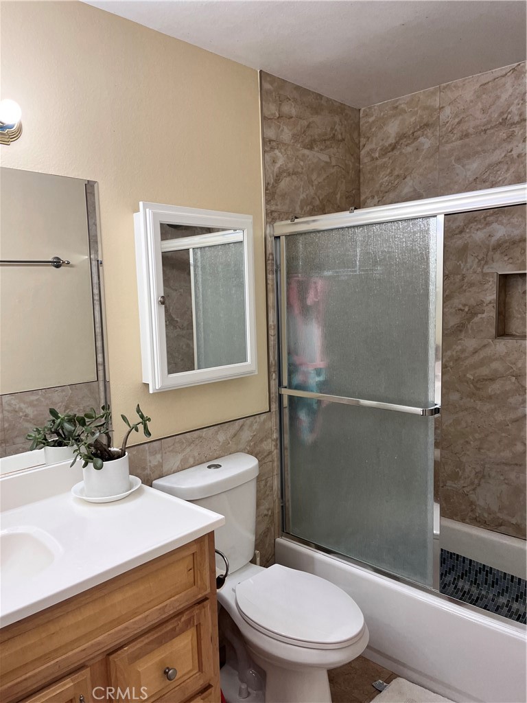 https://media.crmls.org/medias/01b7a4a2-1563-42dd-8aa7-a5b221dc700b.jpg?preset=X-Large