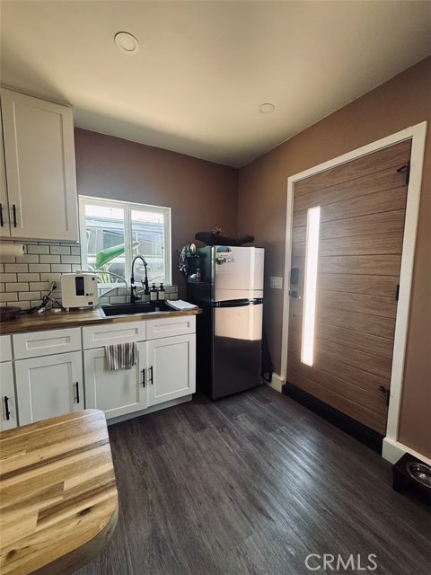 Detail Gallery Image 4 of 8 For 14828 Saticoy, Van Nuys,  CA 91405 - 1 Beds | 1 Baths