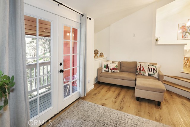531 W Victoria Court, Lake Arrowhead CA: https://media.crmls.org/medias/01b8404e-09fa-4bf6-b2e3-24591cddb495.jpg