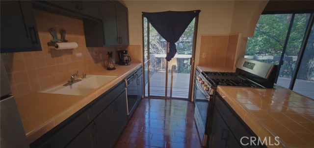 Detail Gallery Image 8 of 43 For 27821 Peninsula Dr. #330, Lake Arrowhead,  CA 92352 - 4 Beds | 2 Baths