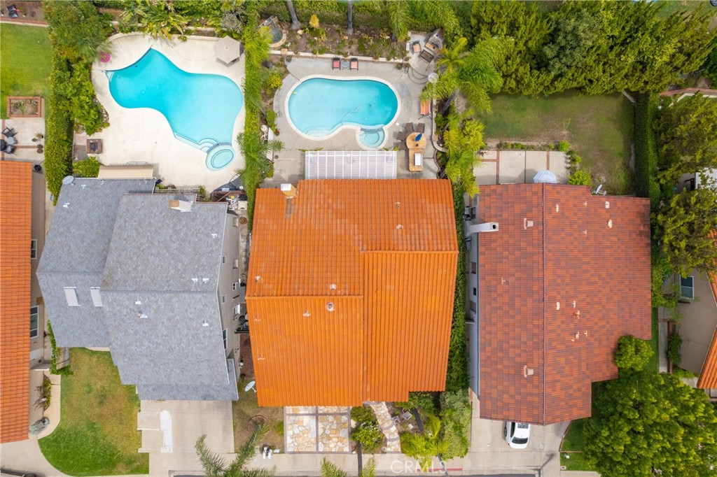 https://media.crmls.org/medias/01b98b23-3891-43eb-8e3b-3b91a7bb7841.jpg?preset=X-Large