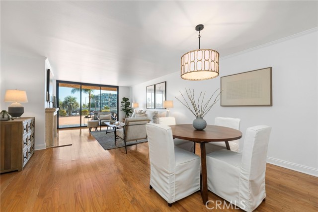 Detail Gallery Image 3 of 41 For 201 Bay Shore Ave #104,  Long Beach,  CA 90803 - 2 Beds | 2 Baths