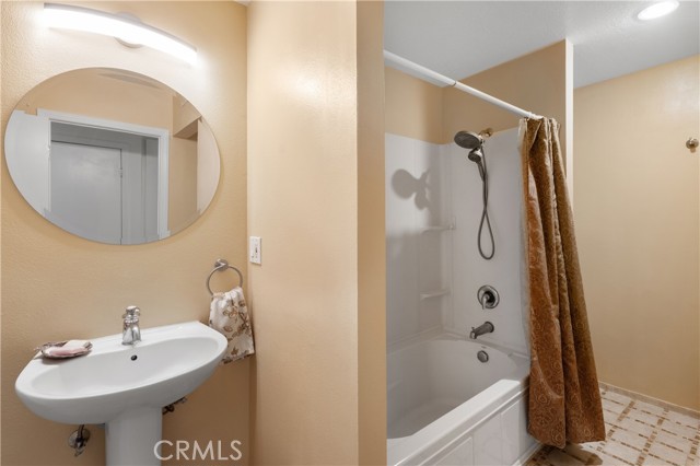 Detail Gallery Image 13 of 25 For 2486 Pleasant Way #B,  Thousand Oaks,  CA 91362 - 2 Beds | 1 Baths