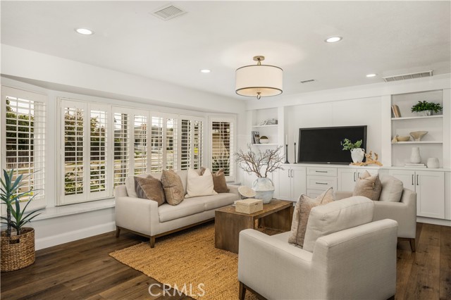 Detail Gallery Image 5 of 38 For 1440 N Harding St, Orange,  CA 92867 - 4 Beds | 3 Baths