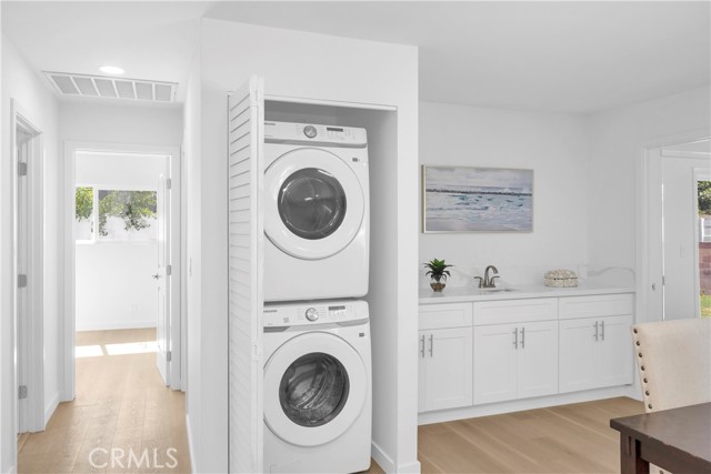 8381 E Blithedale Street, Long Beach CA: https://media.crmls.org/medias/01ba7368-7e4a-437d-84bd-18a8ea632811.jpg
