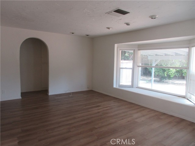 Detail Gallery Image 3 of 18 For 6446 Mclennan, Los Angeles,  CA 91406 - 3 Beds | 2 Baths