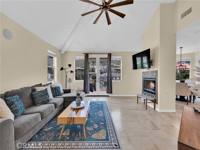 1124 Kathleen Drive, Newbury Park CA: https://media.crmls.org/medias/01bb0e4e-fb50-4df2-82ae-9721b87a4046.jpg