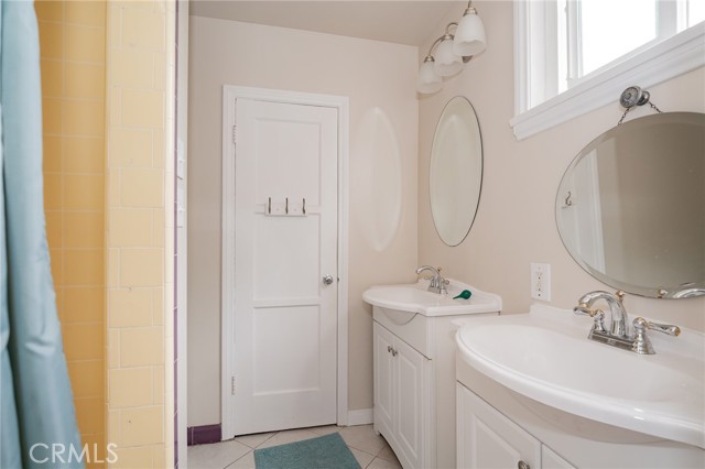 Detail Gallery Image 12 of 19 For 1212 Louise St, Santa Ana,  CA 92703 - 4 Beds | 3 Baths