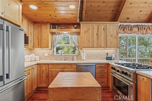 328 Wylerhorn Drive, Crestline CA: https://media.crmls.org/medias/01bb57df-d129-4b59-9182-e865881ec01e.jpg