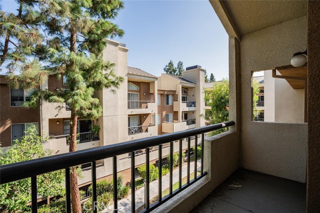 Detail Gallery Image 15 of 26 For 21550 Burbank Bld #316,  Woodland Hills,  CA 91367 - 2 Beds | 2 Baths