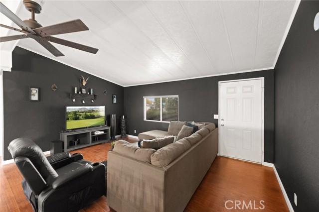 Detail Gallery Image 5 of 39 For 10421 Stageline, Corona,  CA 92883 - 3 Beds | 2 Baths