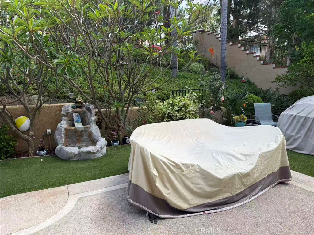 https://media.crmls.org/medias/01bc4dcc-d12f-4a84-827c-d37a0d30313a.jpg?preset=X-Large