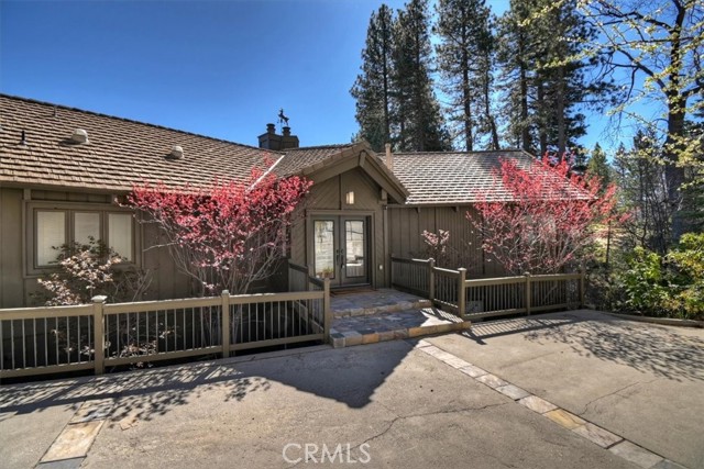 Detail Gallery Image 5 of 63 For 299 Riviera, Lake Arrowhead,  CA 92352 - 6 Beds | 4 Baths