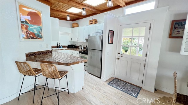 Detail Gallery Image 3 of 20 For 363 Ruby St, Laguna Beach,  CA 92651 - 3 Beds | 2 Baths