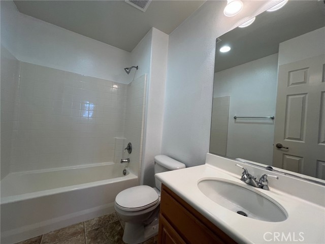 15688 Portenza Drive, Fontana CA: https://media.crmls.org/medias/01bd7a29-a1e8-4b9b-b283-22f7d158e702.jpg