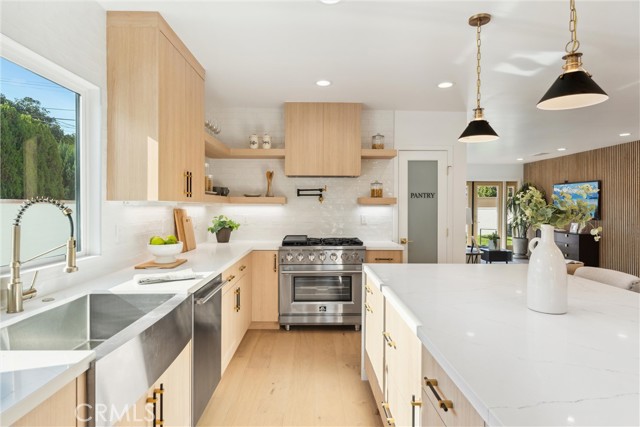 3945 S Norton Avenue, Los Angeles CA: https://media.crmls.org/medias/01bdaa8d-e740-4bd6-97c5-624b8871e0af.jpg