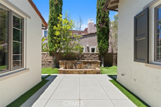 34 Tall Hedge, Irvine CA: https://media.crmls.org/medias/01be08ca-b11b-486e-a3c6-02e2139acd02.jpg