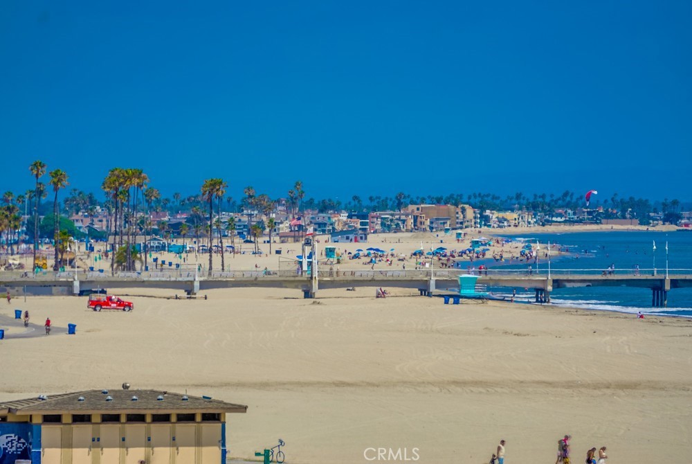 https://media.crmls.org/medias/01be726f-c0b3-4522-80c3-bba21cb37813.jpg?preset=X-Large