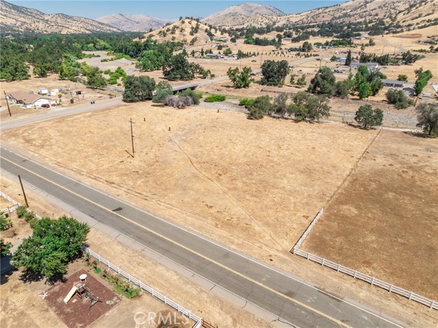5770 Elwood, Sanger CA: https://media.crmls.org/medias/01bf0c4b-3875-4a1a-ab67-04abaebefde3.jpg