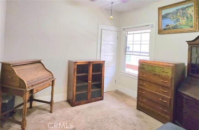 1121 Gladys Avenue, Long Beach CA: https://media.crmls.org/medias/01c02c10-6219-4fff-b949-d7665272f864.jpg