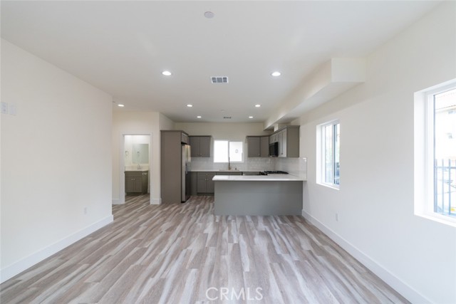 Detail Gallery Image 12 of 39 For 443 1/2 N Harvard Bld, Los Angeles,  CA 90004 - 4 Beds | 4 Baths