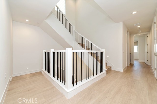 Detail Gallery Image 13 of 36 For 228 Stage, Irvine,  CA 92618 - 5 Beds | 5 Baths