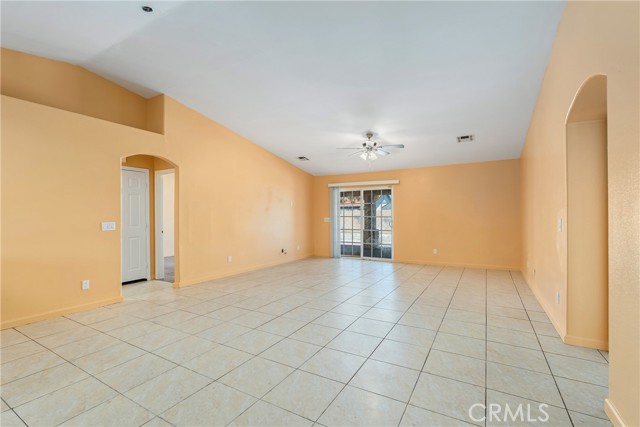 31950 Avenida El Pueblo, Cathedral City CA: https://media.crmls.org/medias/01c1ceff-5170-4d60-926f-e53fe7192b08.jpg