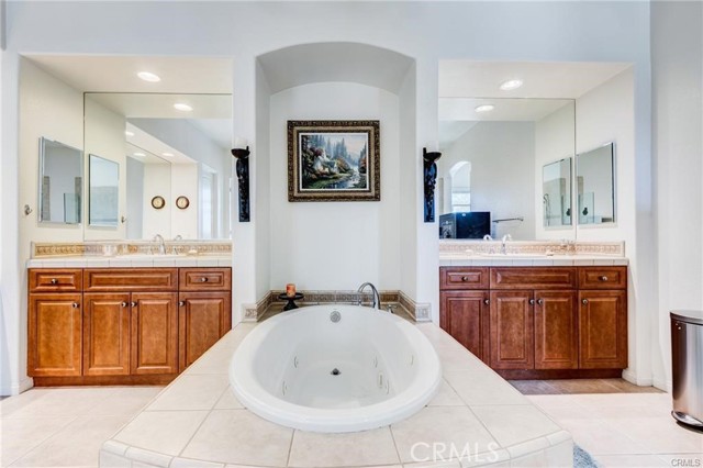 Detail Gallery Image 31 of 74 For 13195 Trailwood Way, Apple Valley,  CA 92308 - 5 Beds | 6 Baths