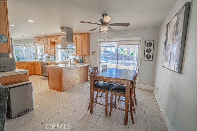 Detail Gallery Image 13 of 61 For 28816 Kenroy Ave, Canyon Country,  CA 91387 - 5 Beds | 3 Baths